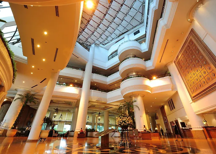Montien Riverside Hotel