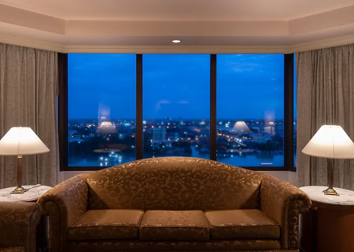 Montien Riverside Hotel 5*