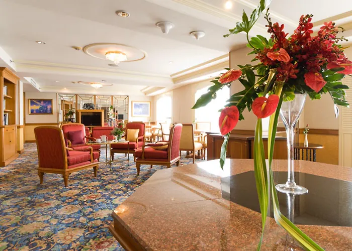 Montien Riverside Hotel