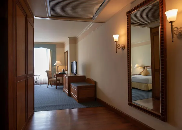 Montien Riverside Hotel